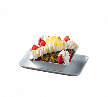 Obstsalat mit Schokolade und Creme